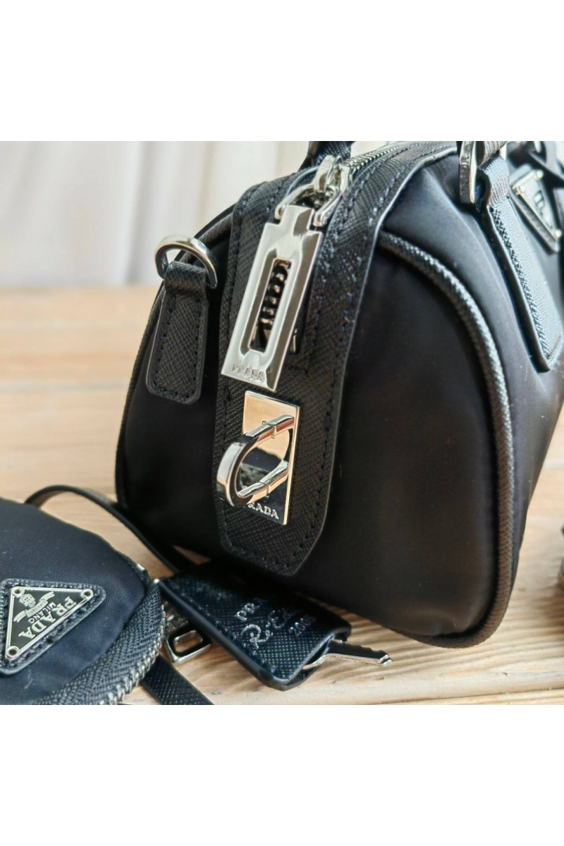 Prada Нейлоновая сумка Bauletto 21x14 см