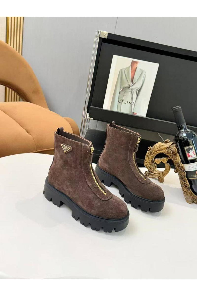 Prada Женские замшевые сапоги 