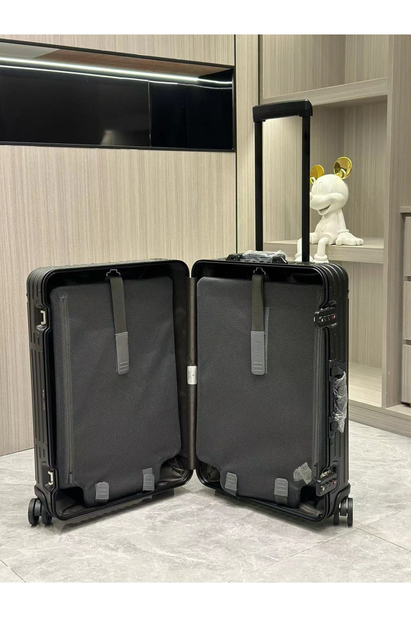 Rimowa Чемодан Aluminum M Premium 66x43x27 см