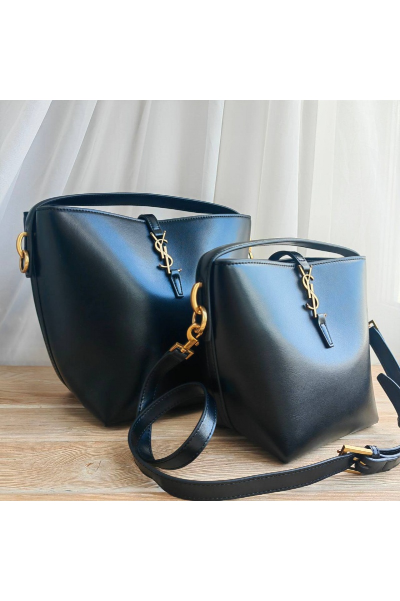 Yves Saint Laurent Кожаная сумка Le 37 bucket bag 20x25 см