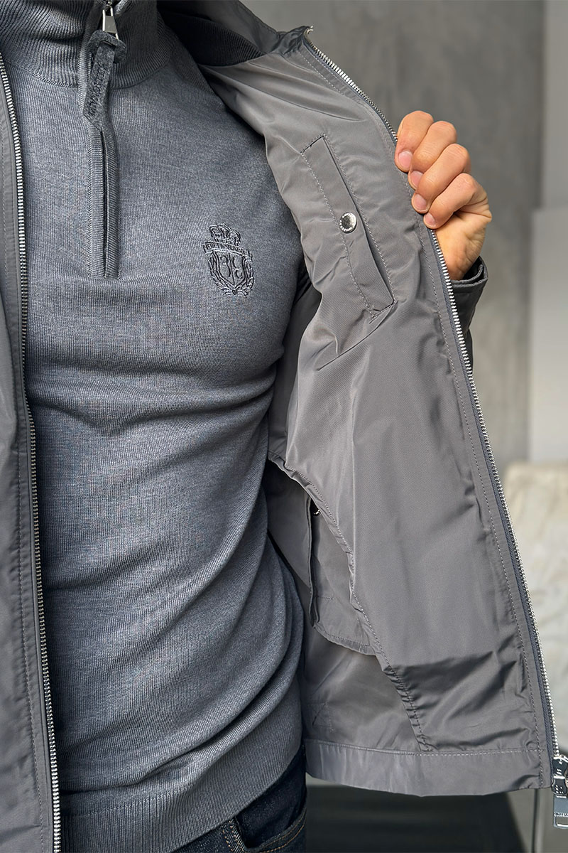 Burberry Мужская ветровка серого цвета 