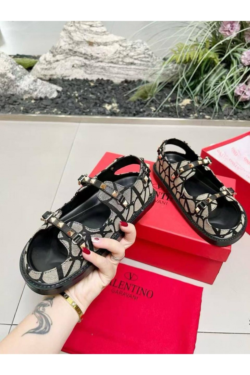 Valentino Женские кожаные сандалии Rockstud