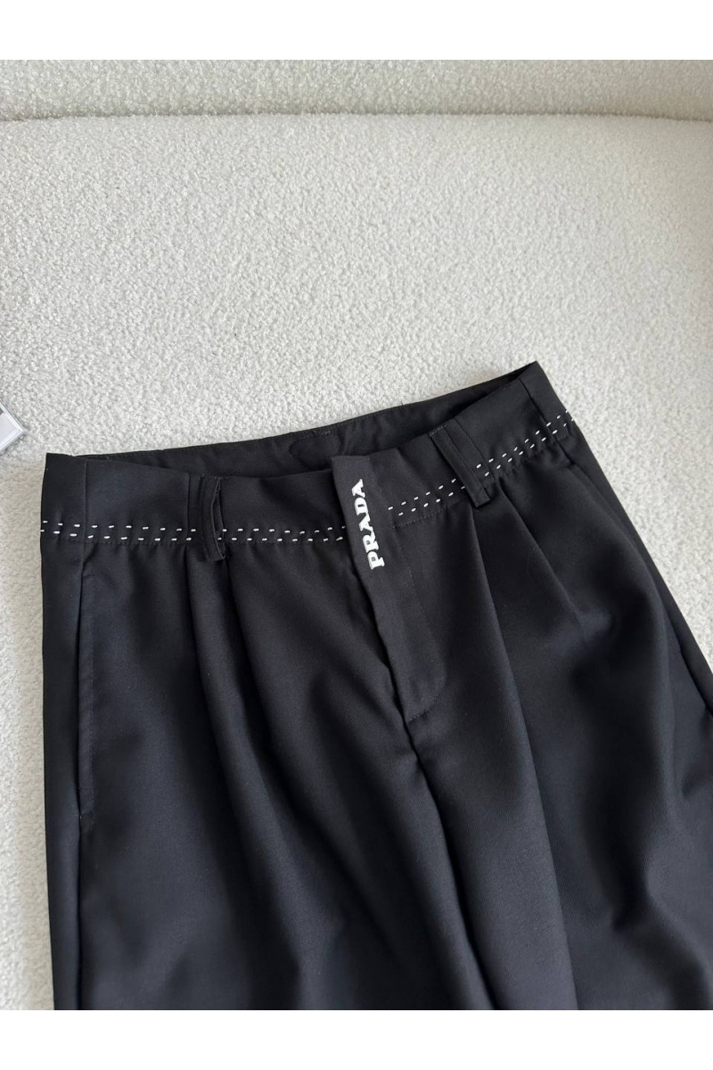Prada Женские брюки чёрного цвета