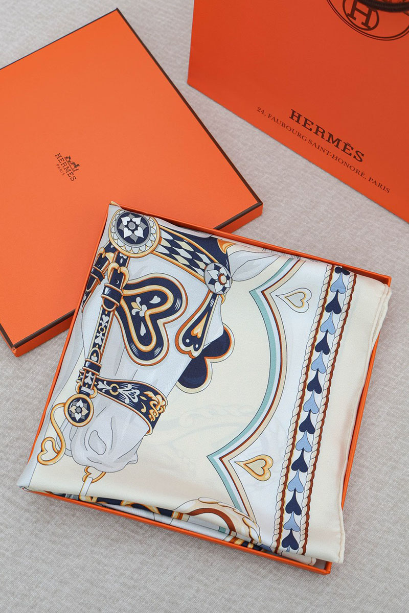 Hermes Платок Harnais de Coeur premium 87x88 см
