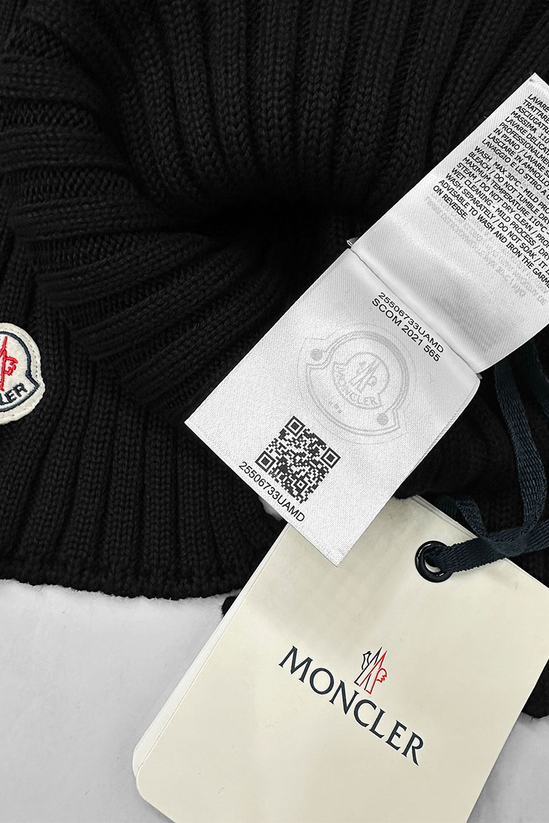 Moncler Комплект из шапки и шарфа чёрного цвета logo-patch