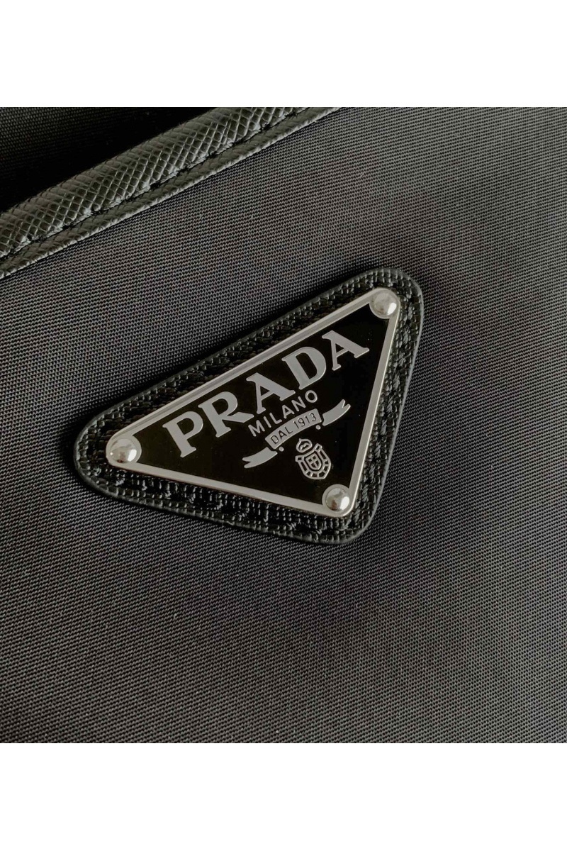 Prada Нейлоновая сумка Premium 27x25.5x6 см