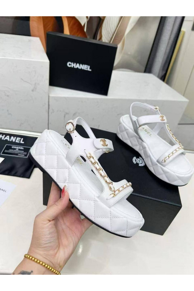 Chаnеl Женские кожаные сандалии белого цвета 