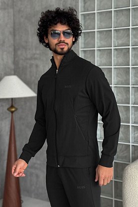 Кофта на молнии чёрного цвета