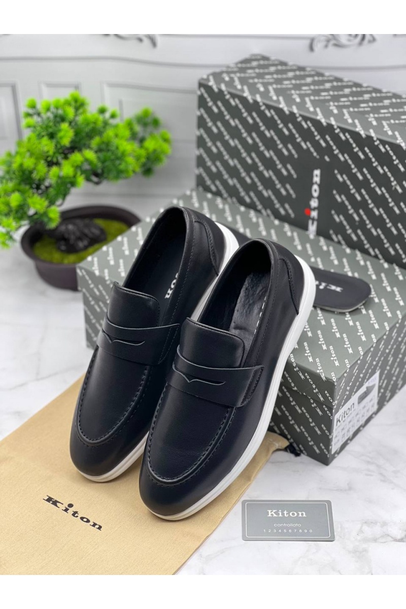 Kiton Кожаные лоферы чёрного цвета