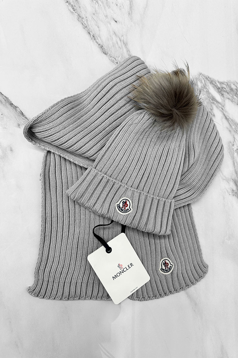 Moncler Комплект из шапки и шарфа серого цвета logo-patch