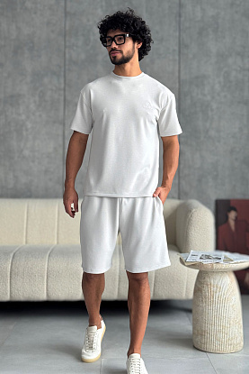 Мужской серый костюм 