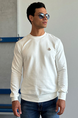 Свитшот белого цвета logo-patch