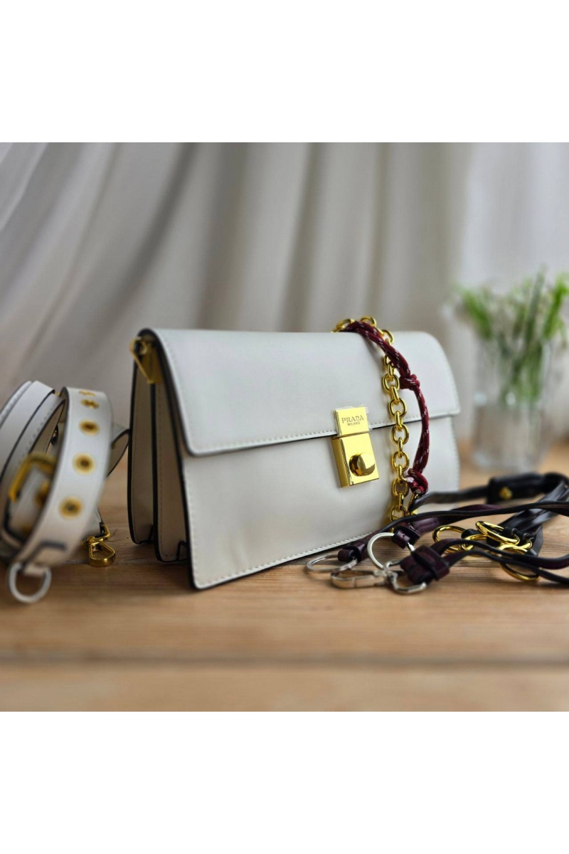 Prada Кожаная сумка Small Soft Sound 23x14 см