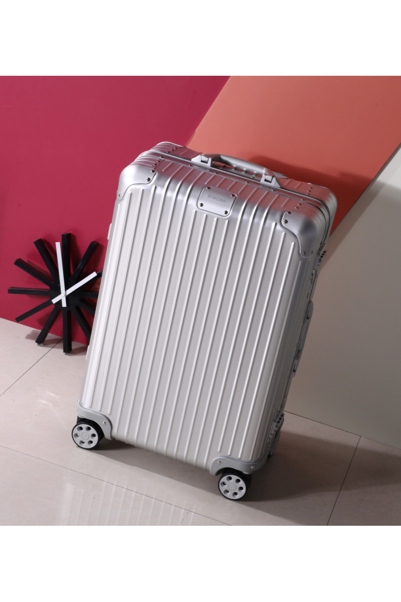 Rimowa Чемодан Aluminum M Premium 66x43x27 см