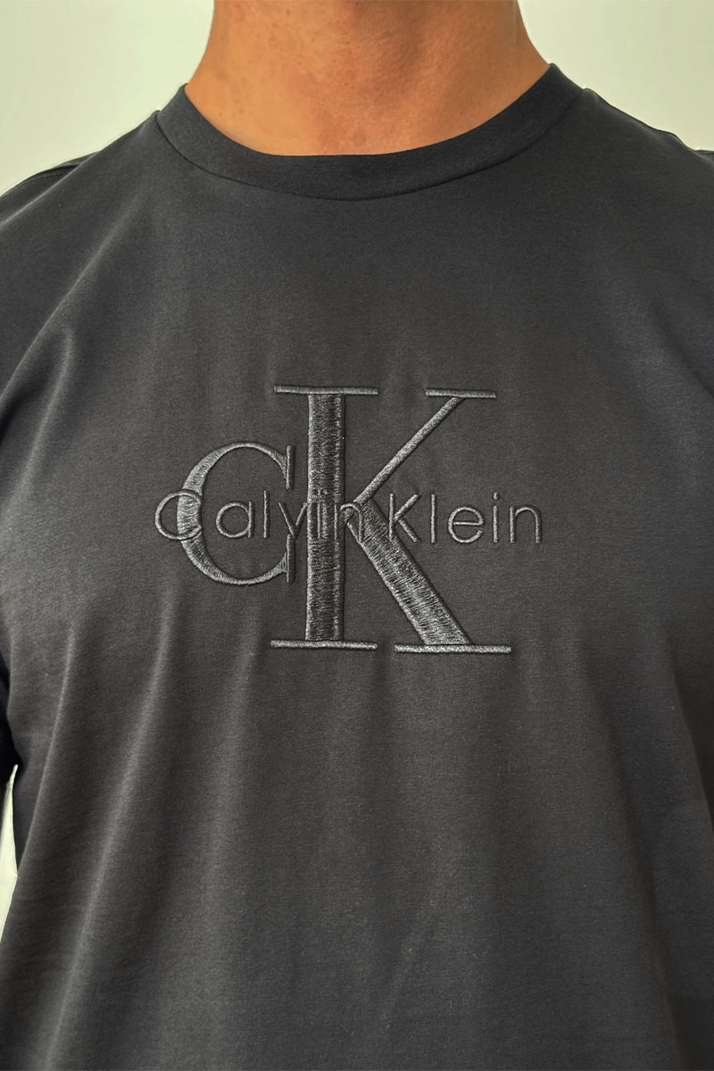 Calvin Klein Футболка чёрного цвета embroidered-logo