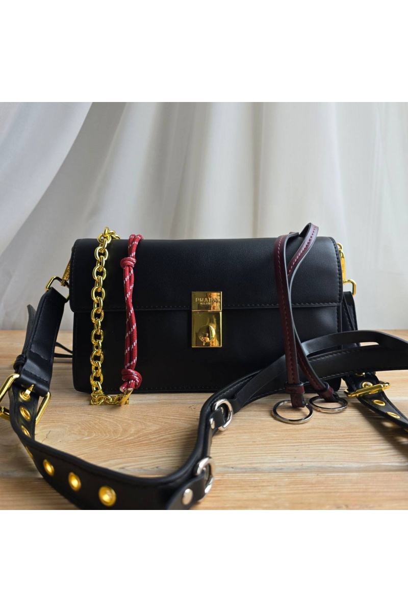 Prada Кожаная сумка Small Soft Sound 23x14 см