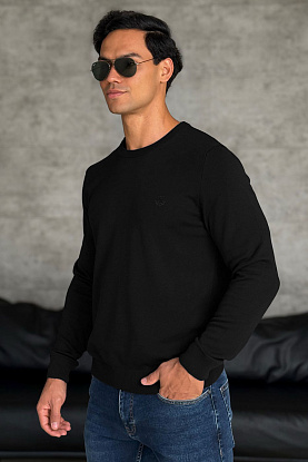 Мужской чёрный джемпер 