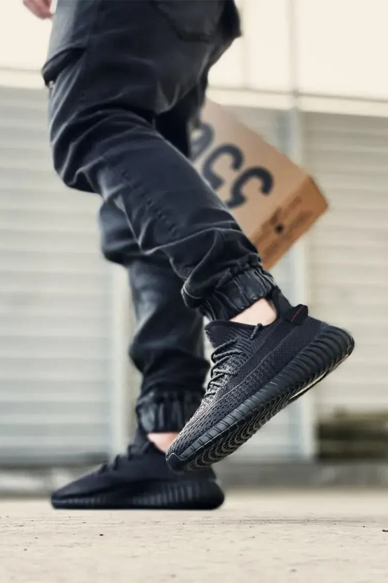 Adidas Кроссовки Yeezy Boost 350 v2 Black "Reflective laces"