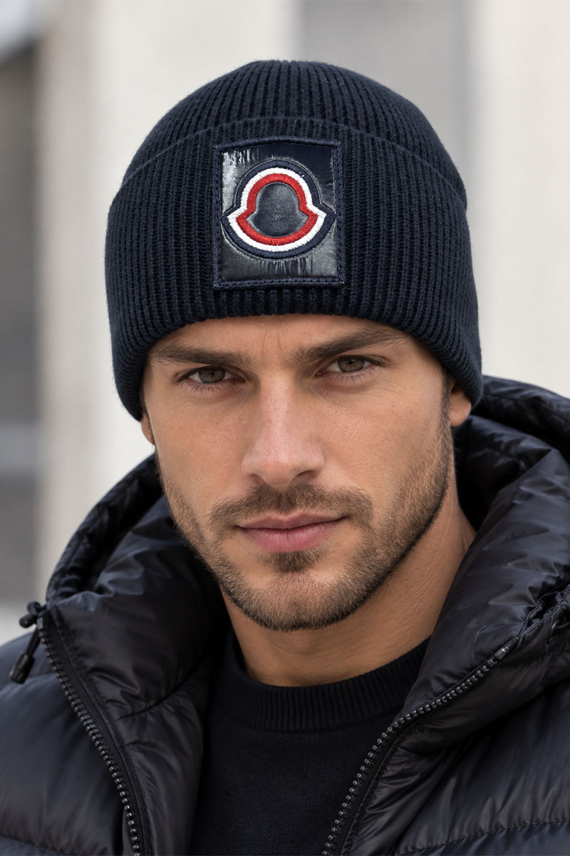 Moncler Брендовая шапка тёмно-синего цвета