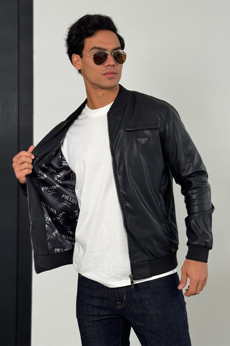 Prada Кожаная куртка чёрного цвета logo-plaque