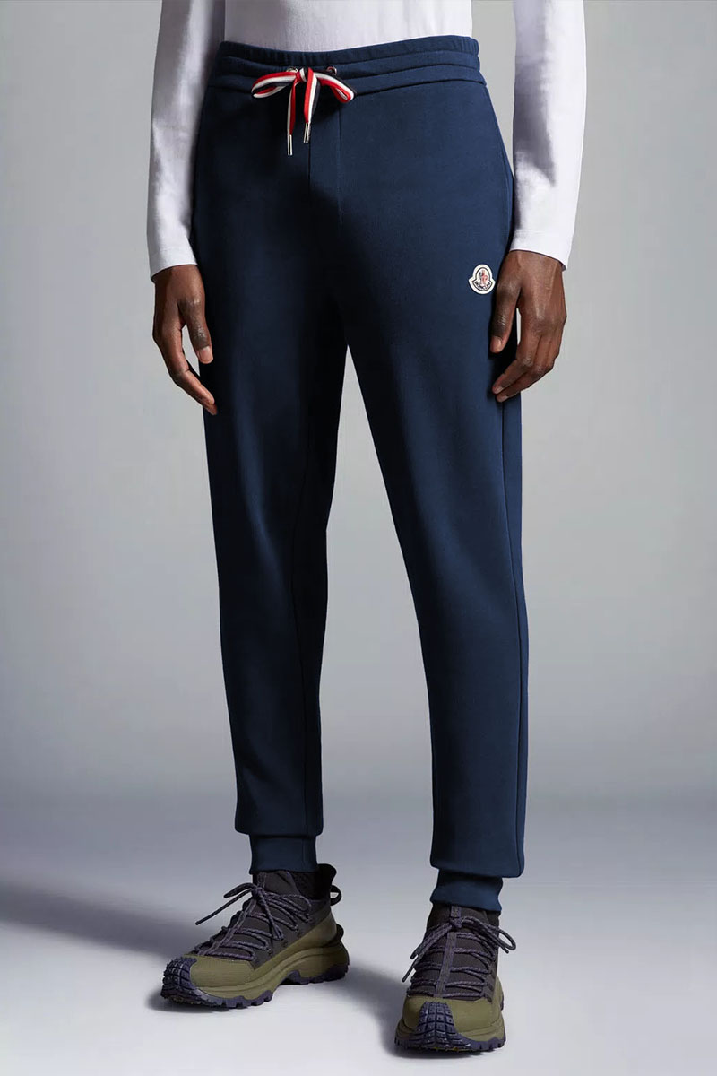 Moncler Спортивные штаны синего цвета logo-patch