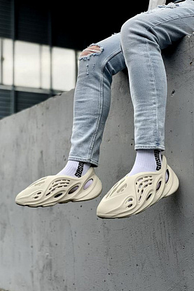 Кроссовки Yeezy Foam RNNR MXT "Sand"