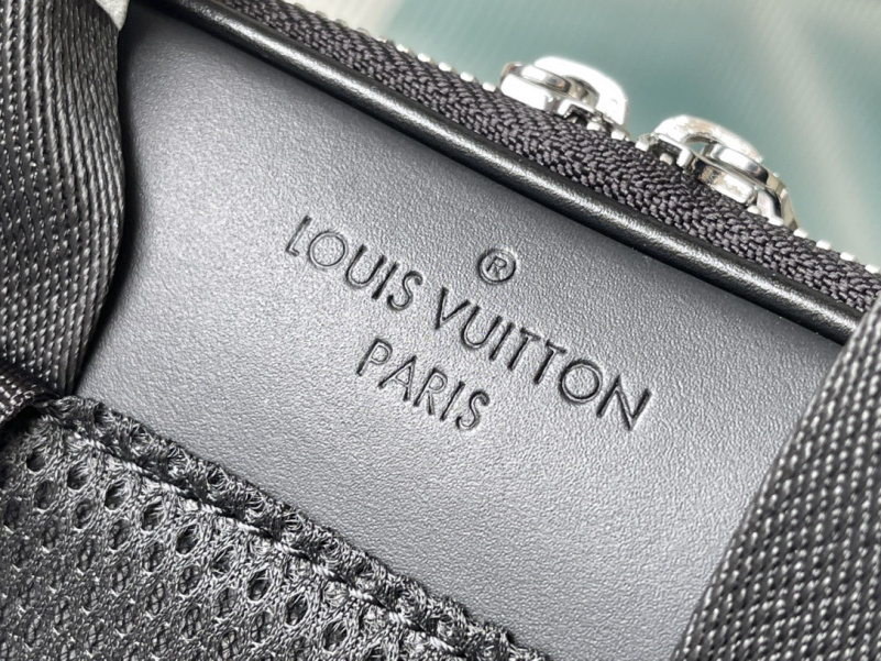 Lоuis Vuittоn Кожаный рюкзак Michael Damier Infini Premium 42x29x13 см