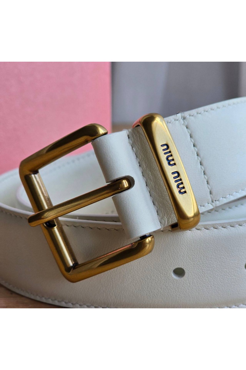 MIU MIU Кожаный ремень белого цвета - длина 80 / 85 см