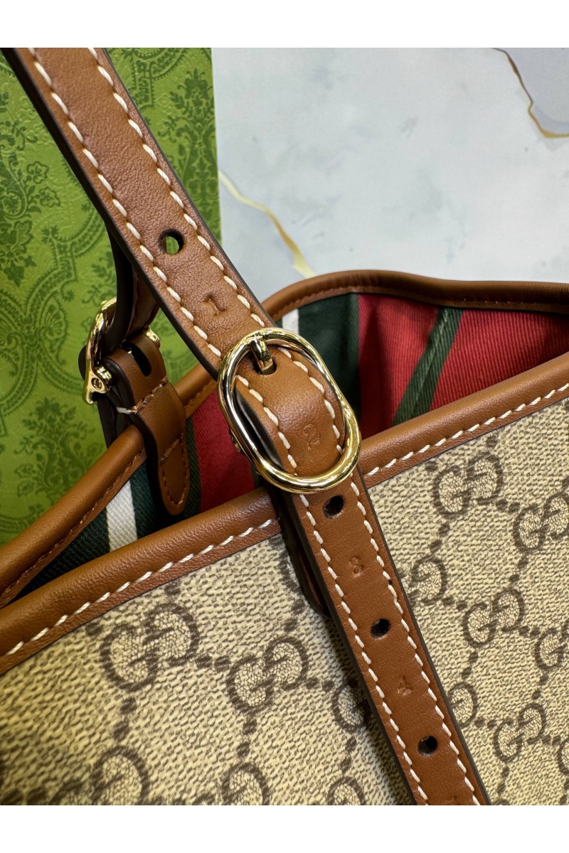 Gucci Кожаная сумка GG Emblem premium 30x19x11 см