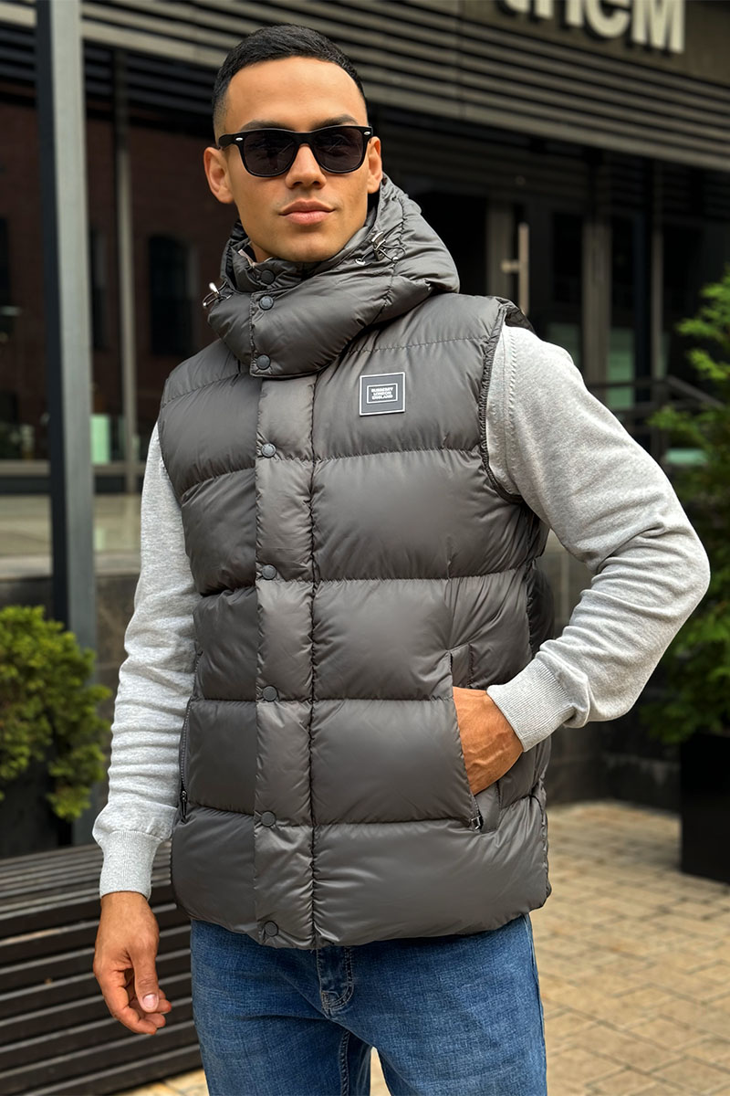 Burberry Жилет серого цвета London England logo-patch 