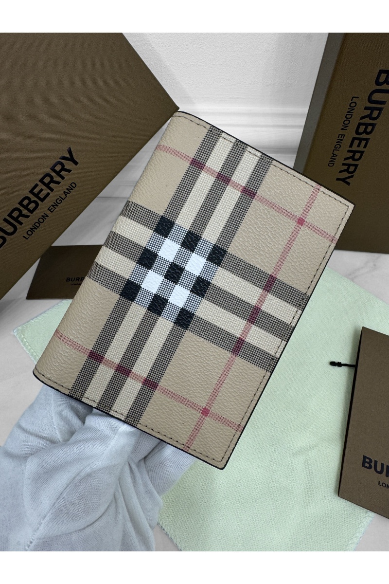 Burberry Кожаная обложка для паспорта Check Premium 14x10x2 см