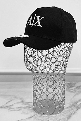 Бейсболка чёрного цвета embroidered-logo
