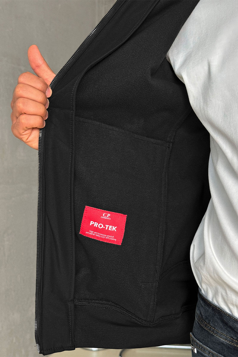 C.P. Company Чёрная ветровка Pro-Tek lens detail 