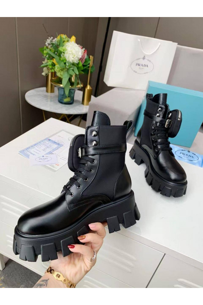 Prada Кожаные женские ботинки чёрного цвета