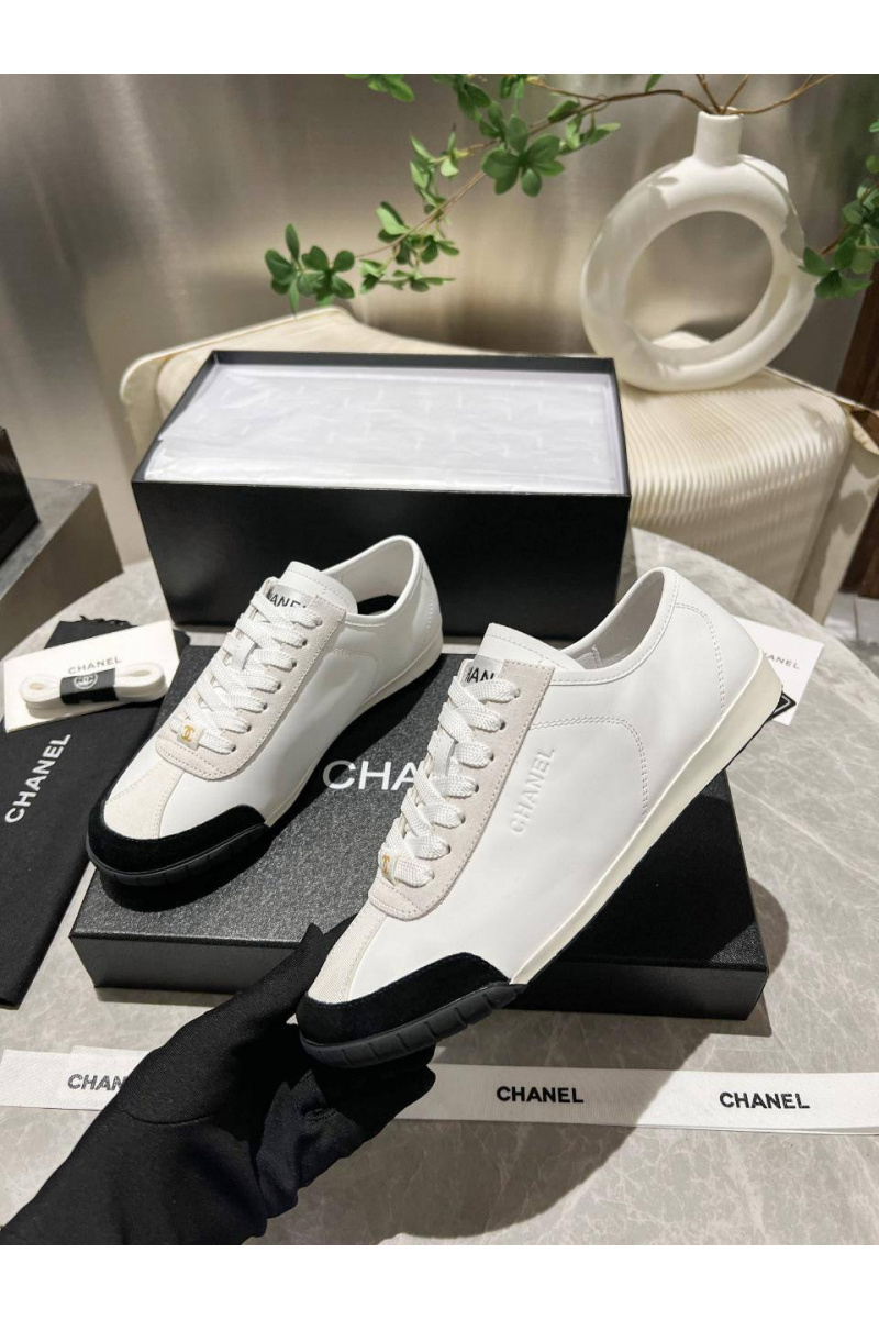 Chаnеl Женские кожаные кроссовки белого цвета