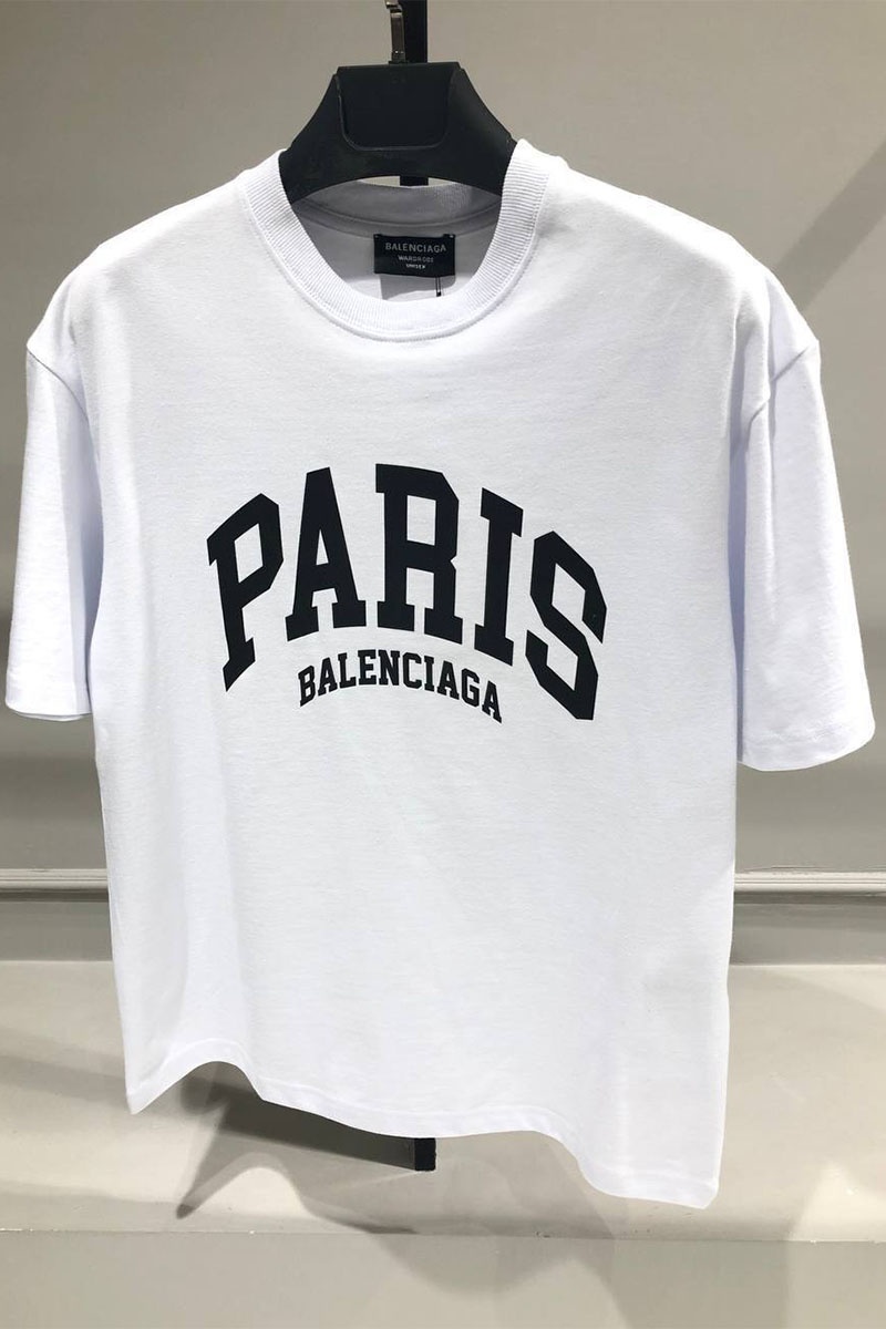 Balenciaga paris футболка. Футболка Баленсиага оверсайз. Футболка Баленсиага Париж. Футболка Париж Balenciaga.