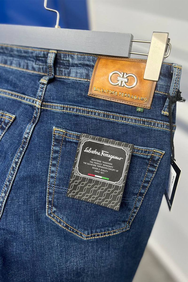 Salvatore Ferragamo Джинсы тёмно-синего цвета Batal 