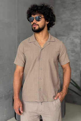 Мужская рубашка бежевого цвета 