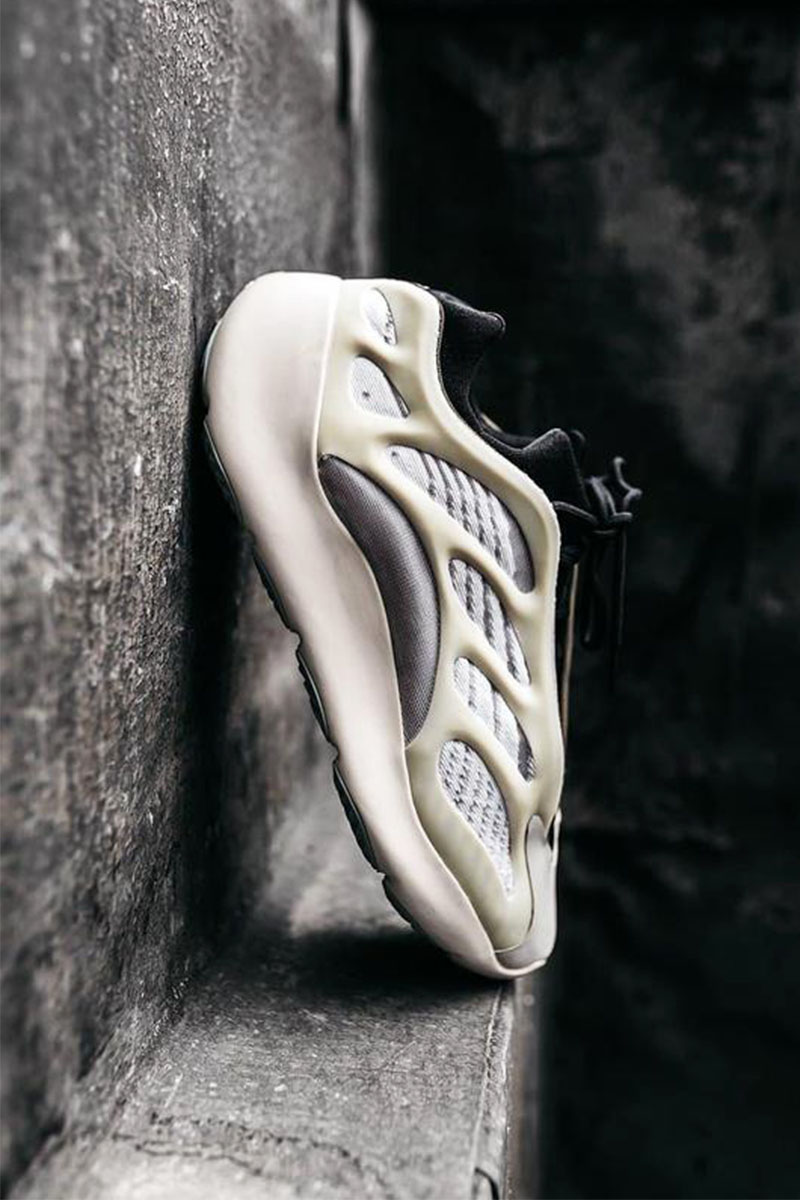 Adidas Кроссовки Yeezy Boost 700 V3 "Azael"