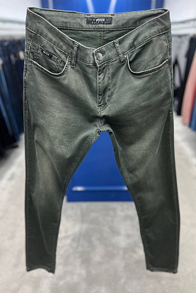 Мужские джинсы зелёного цвета