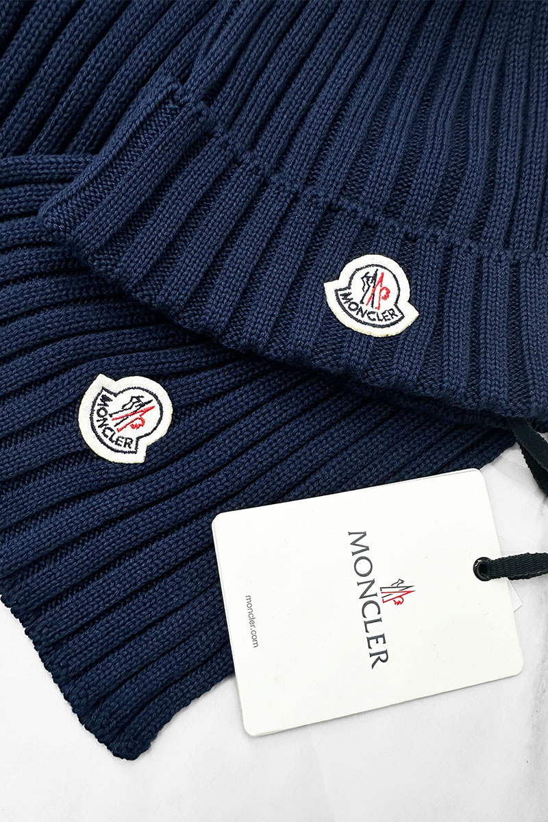 Moncler Комплект из шапки и шарфа синего цвета logo-patch