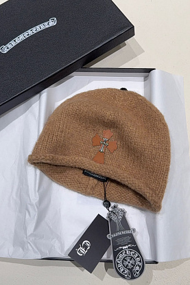 Шапка бежевого цвета 