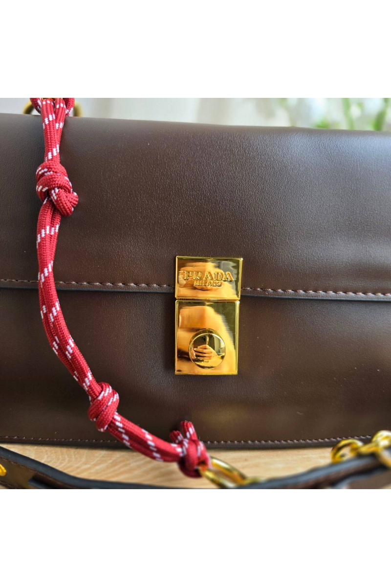 Prada Кожаная сумка Small Soft Sound 23x14 см