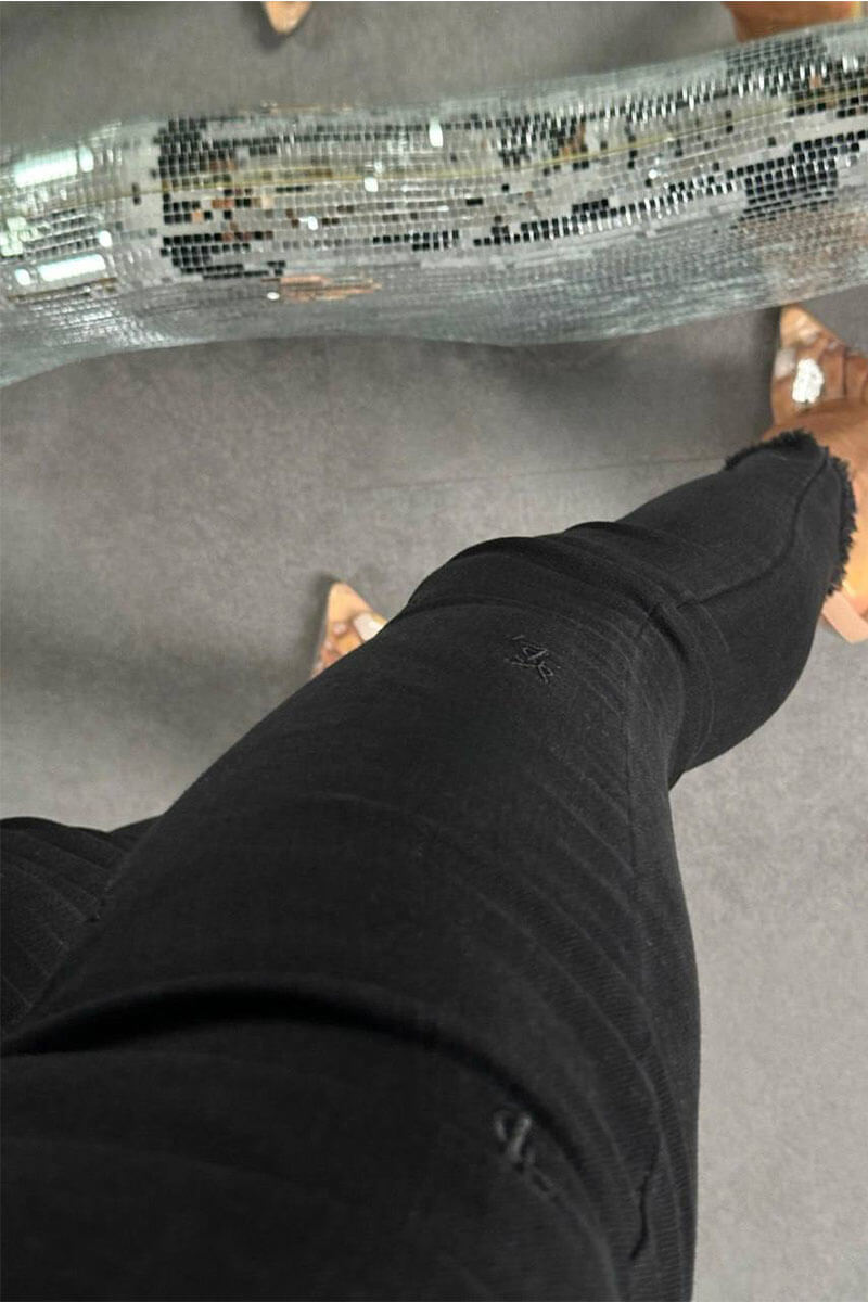 Yves Saint Laurent Женские джинсы чёрного цвета 