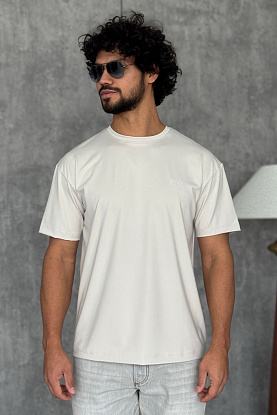 Мужская бежевая футболка 