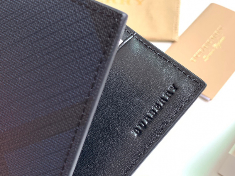 Burberry Кожаный кошелёк Premium 11x10 см