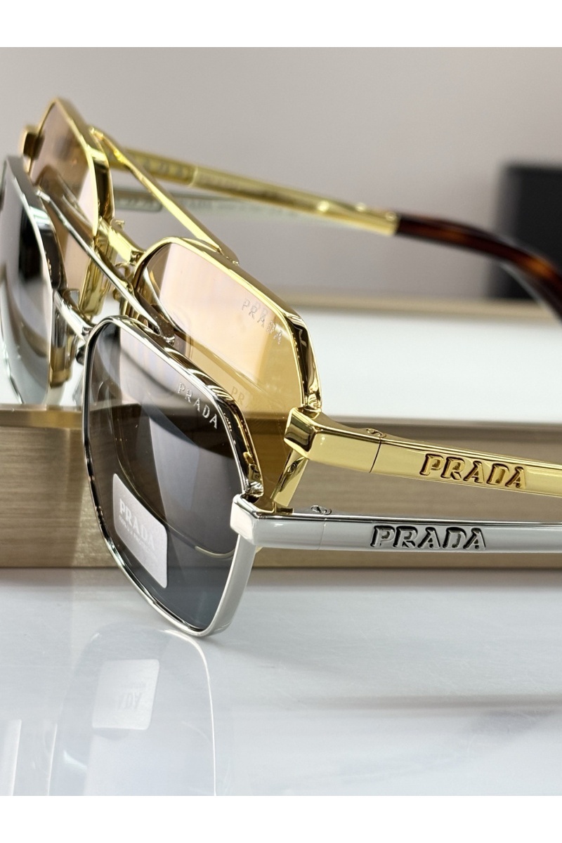Prada Солнцезащитные очки 