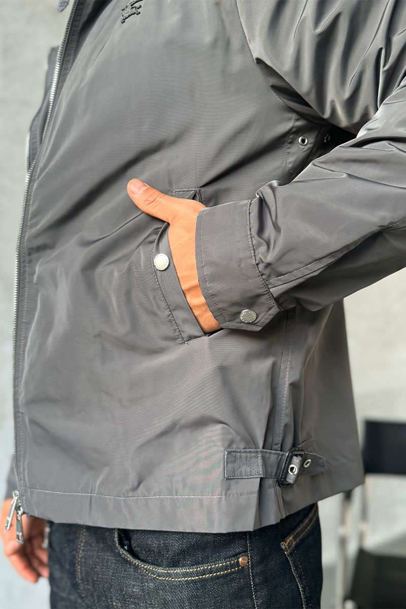 Burberry Мужская ветровка серого цвета 