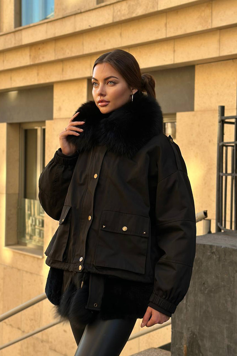 Max Mara Женский чёрный пуховик с мехом Max Mara