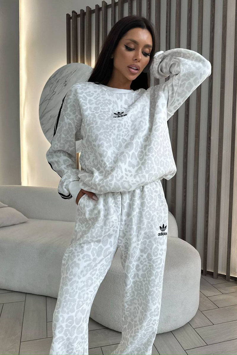 Adidas Женский костюм белого цвета